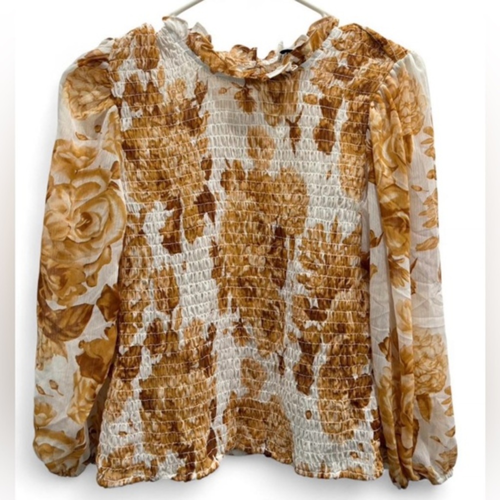 Women's NWT Express Smocked Floral
Long Sleeve Blouse Size Medium Gold‎